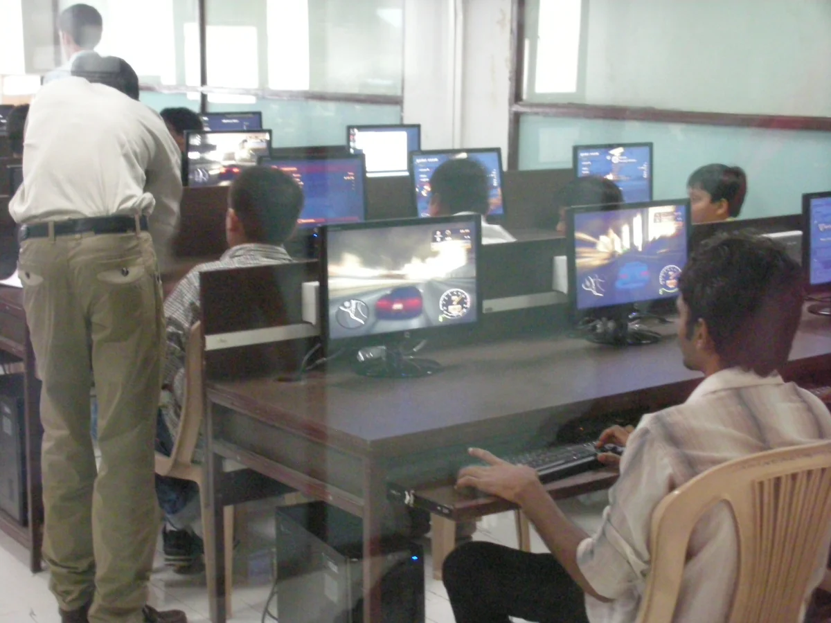 LAN-гейминг на фестивале Avishkar, 2012